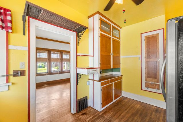 2006 W 3Rd Street, Waterloo, IA 50701