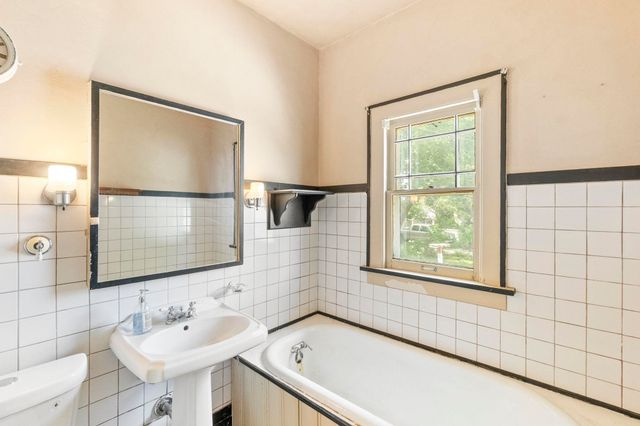 2006 W 3Rd Street, Waterloo, IA 50701