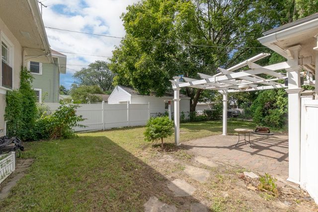 2006 W 3Rd Street, Waterloo, IA 50701