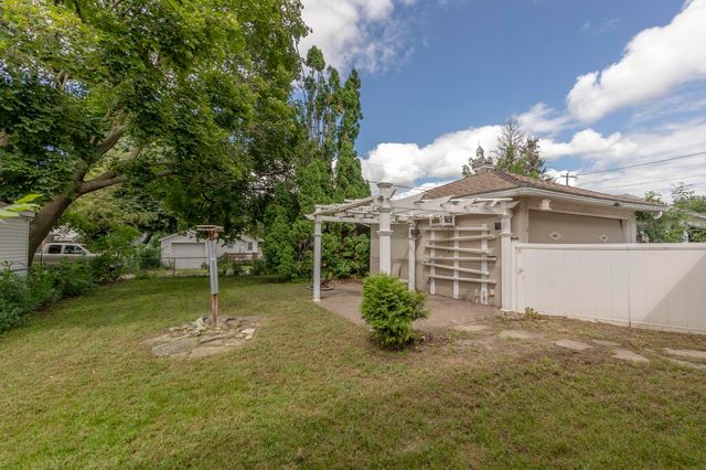 2006 W 3Rd Street, Waterloo, IA 50701