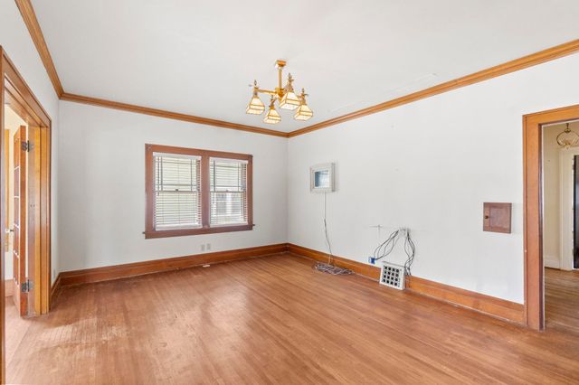 2006 W 3Rd Street, Waterloo, IA 50701