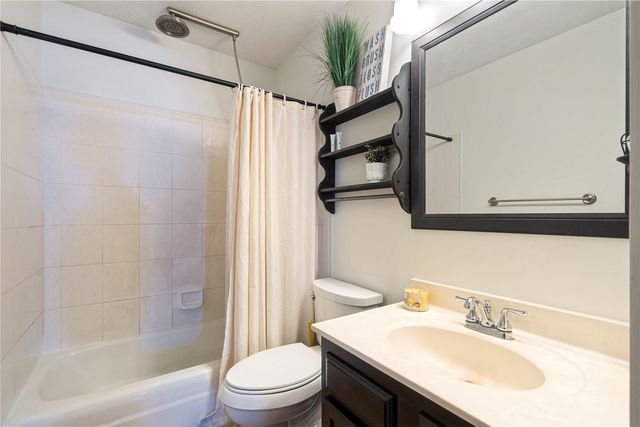 2602 Towne House Drive NE, Cedar Rapids, IA 52402