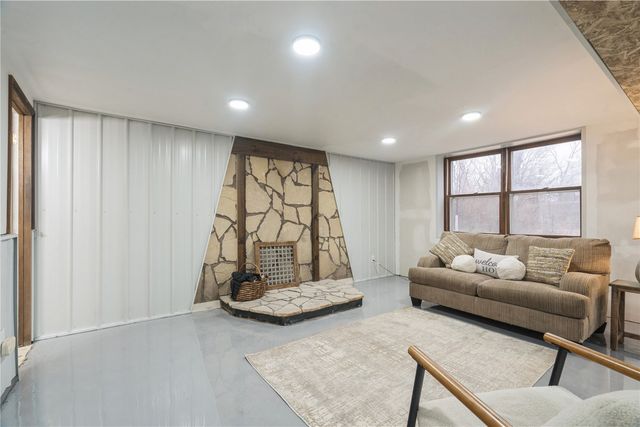 2602 Towne House Drive NE, Cedar Rapids, IA 52402