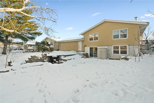 2602 Towne House Drive NE, Cedar Rapids, IA 52402