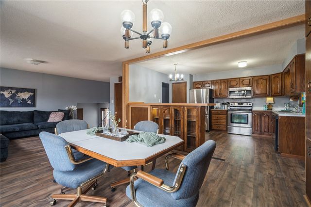 2602 Towne House Drive NE, Cedar Rapids, IA 52402