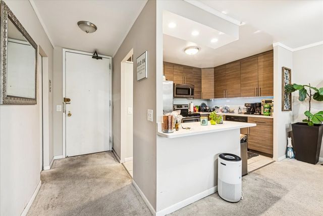 5445 N Sheridan Road 306, Chicago, IL 60640