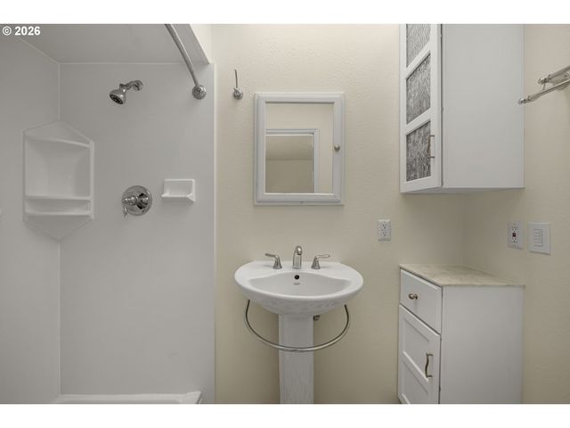 2921 Se BRIAN St, Hillsboro, OR 97123