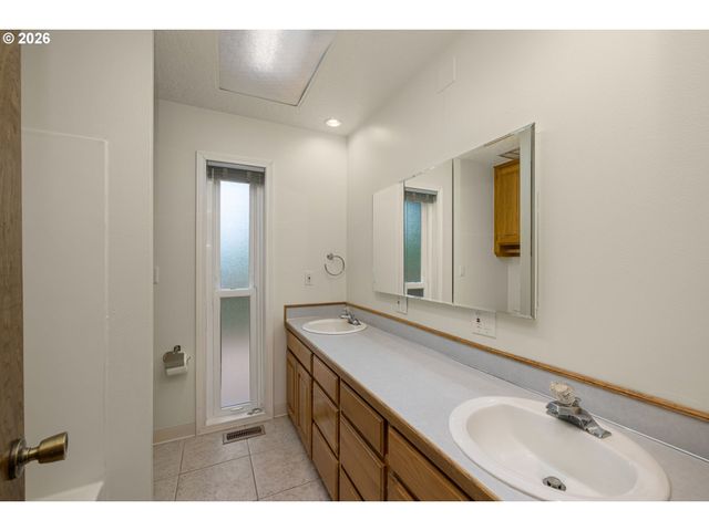 2921 Se BRIAN St, Hillsboro, OR 97123