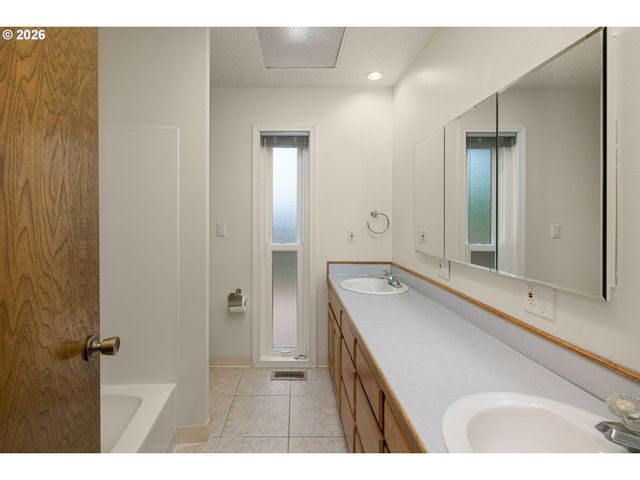 2921 Se BRIAN St, Hillsboro, OR 97123