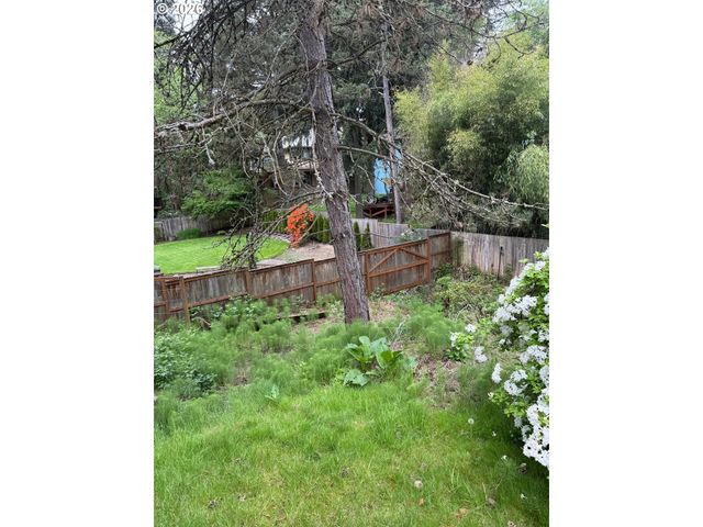 2921 Se BRIAN St, Hillsboro, OR 97123
