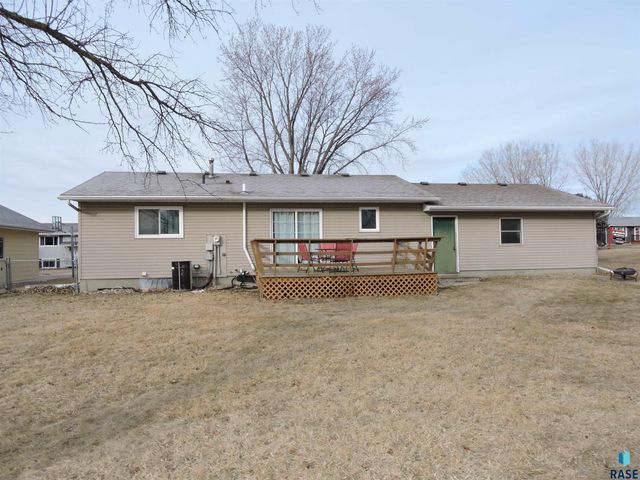 912 S Blaine St Street, Lennox, SD 57039