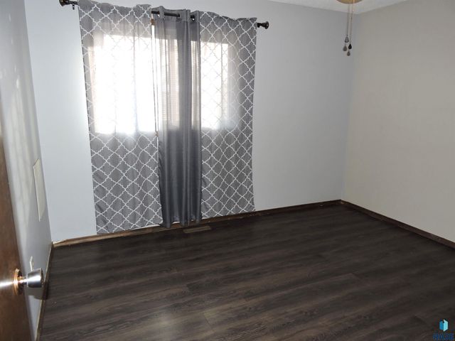 912 S Blaine St Street, Lennox, SD 57039