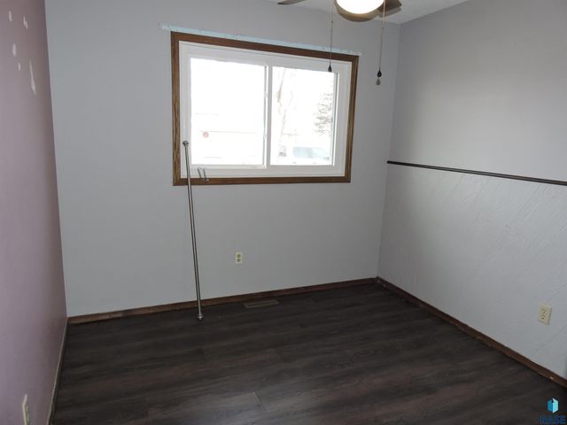 912 S Blaine St Street, Lennox, SD 57039