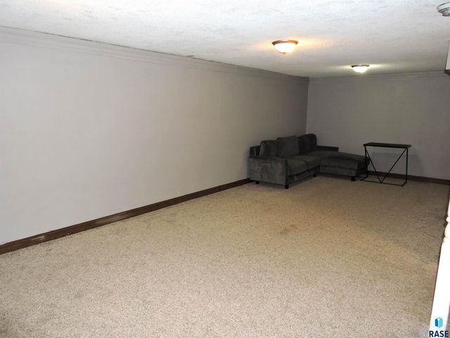 912 S Blaine St Street, Lennox, SD 57039