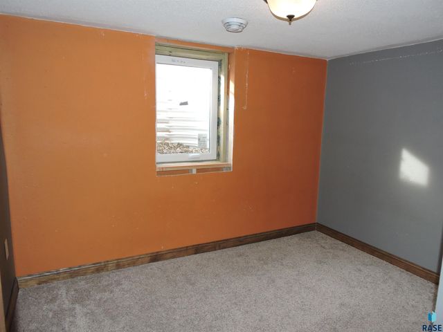 912 S Blaine St Street, Lennox, SD 57039