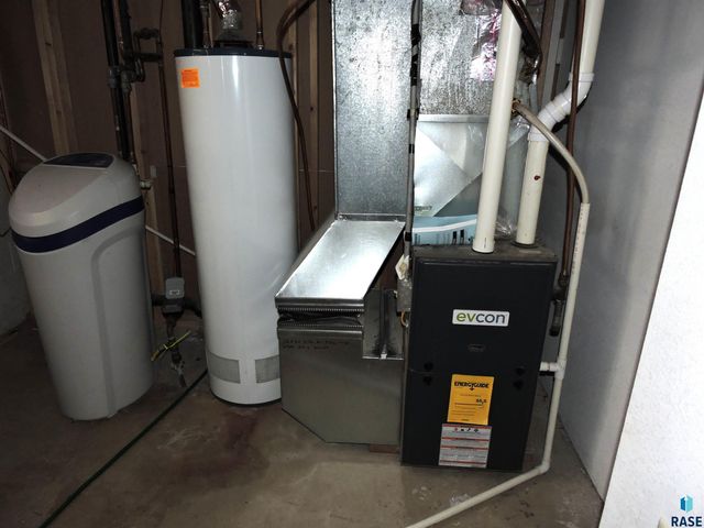 912 S Blaine St Street, Lennox, SD 57039