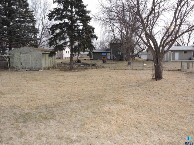 912 S Blaine St Street, Lennox, SD 57039