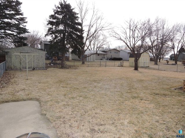912 S Blaine St Street, Lennox, SD 57039