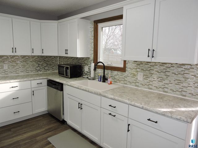 912 S Blaine St Street, Lennox, SD 57039