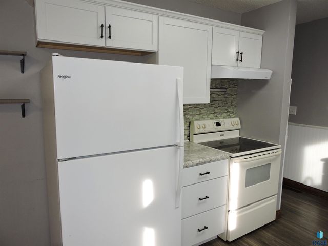 912 S Blaine St Street, Lennox, SD 57039