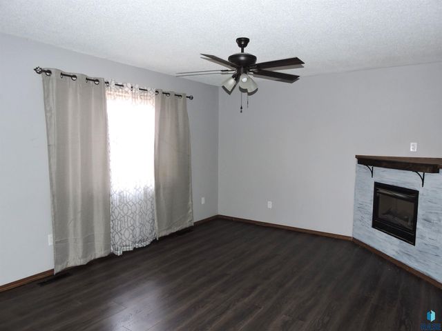 912 S Blaine St Street, Lennox, SD 57039