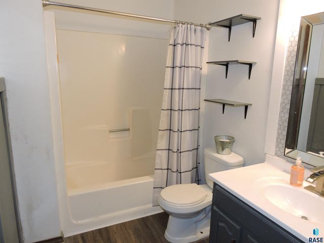 912 S Blaine St Street, Lennox, SD 57039