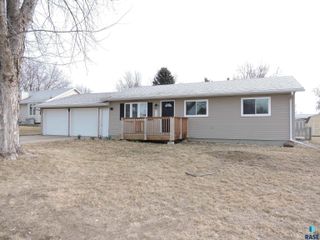 912 S Blaine St Street, Lennox, SD 57039