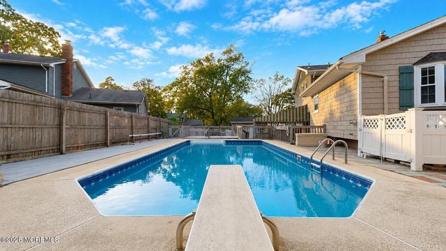 35 Redwood Drive, Toms River, NJ 08753