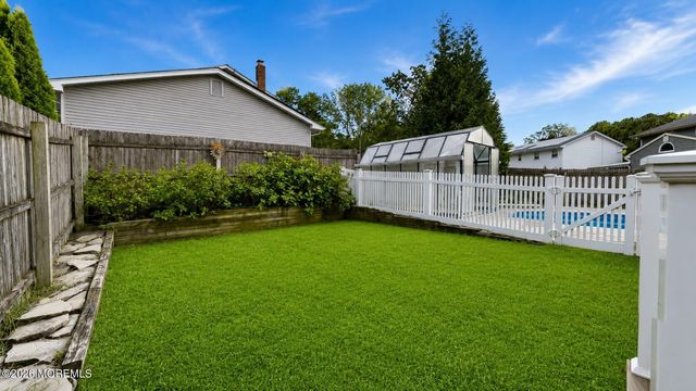 35 Redwood Drive, Toms River, NJ 08753