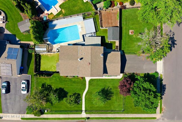 35 Redwood Drive, Toms River, NJ 08753