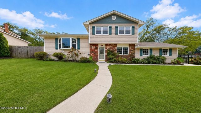 35 Redwood Drive, Toms River, NJ 08753