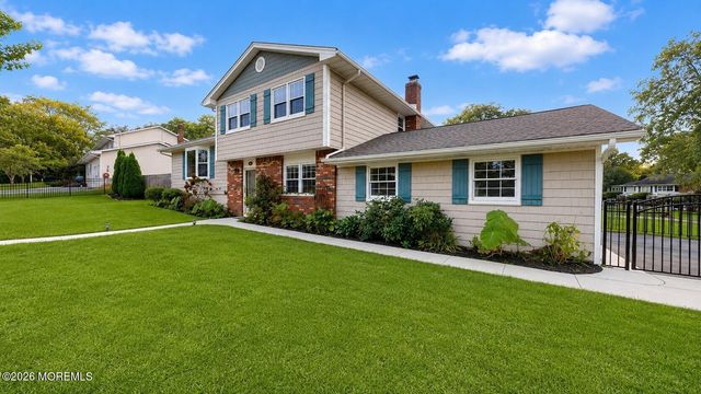 35 Redwood Drive, Toms River, NJ 08753
