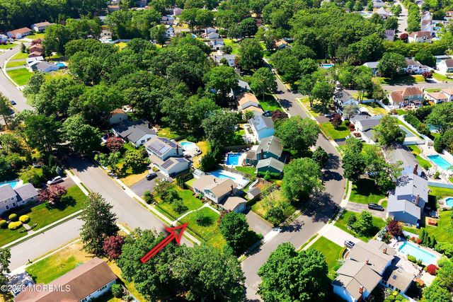 35 Redwood Drive, Toms River, NJ 08753