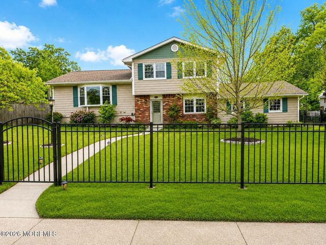35 Redwood Drive, Toms River, NJ 08753