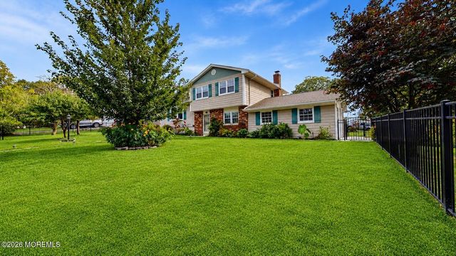 35 Redwood Drive, Toms River, NJ 08753