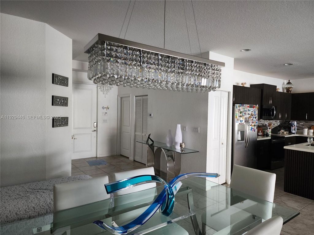 Image 10 of property listing at 27861 SW 134th Ct, Homestead, FL 33032