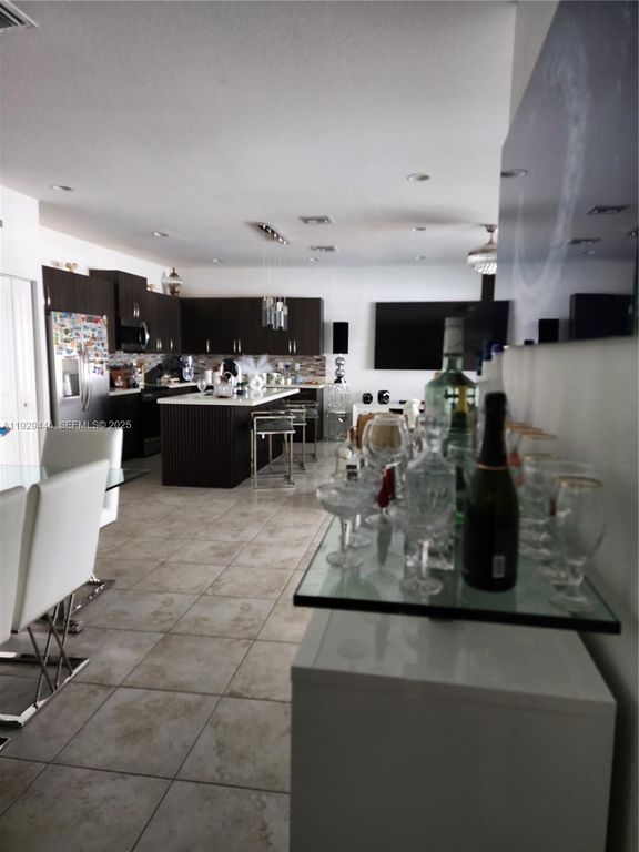 Image 11 of property listing at 27861 SW 134th Ct, Homestead, FL 33032