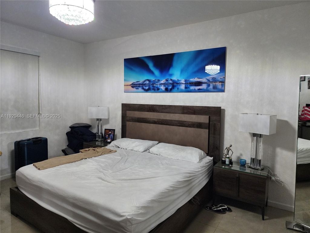 Image 16 of property listing at 27861 SW 134th Ct, Homestead, FL 33032