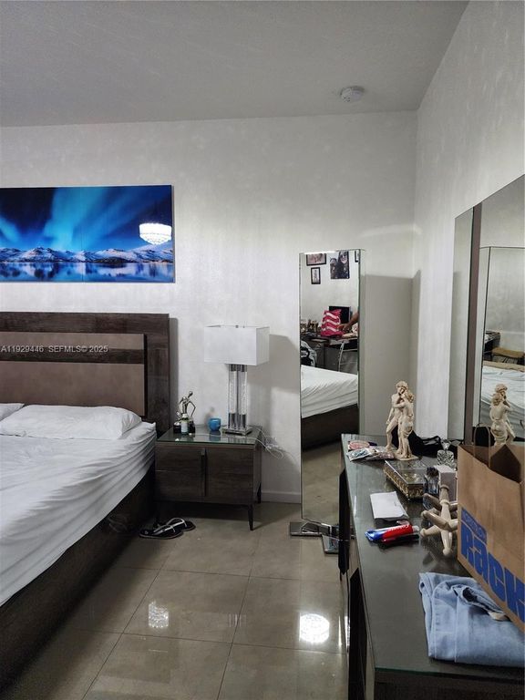 Image 17 of property listing at 27861 SW 134th Ct, Homestead, FL 33032