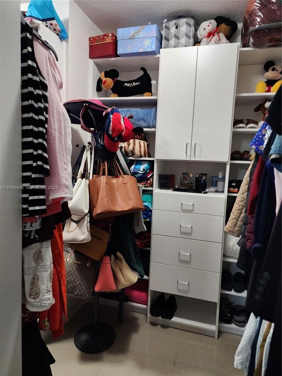 Image 19 of property listing at 27861 SW 134th Ct, Homestead, FL 33032