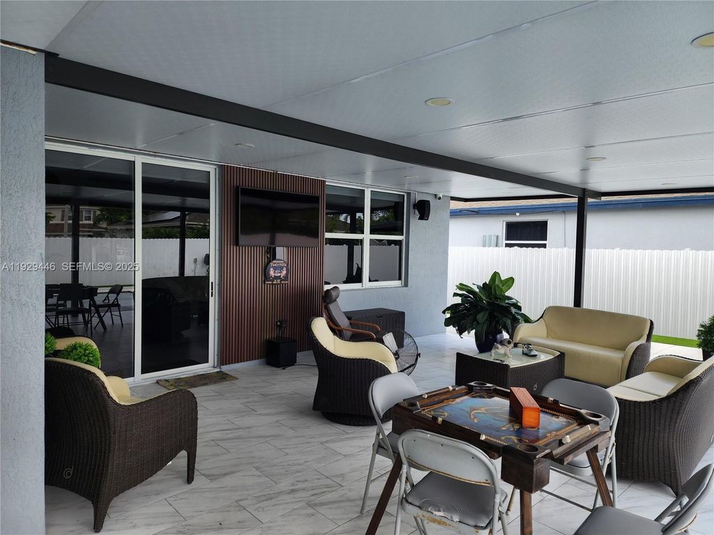 Image 21 of property listing at 27861 SW 134th Ct, Homestead, FL 33032