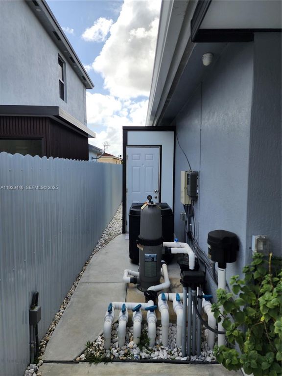 Image 23 of property listing at 27861 SW 134th Ct, Homestead, FL 33032