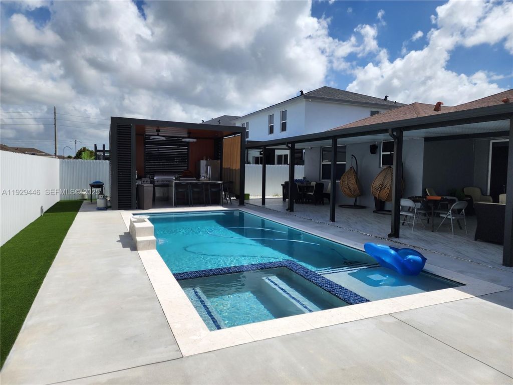 Image 29 of property listing at 27861 SW 134th Ct, Homestead, FL 33032