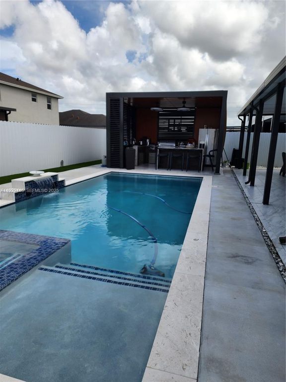 Image 30 of property listing at 27861 SW 134th Ct, Homestead, FL 33032