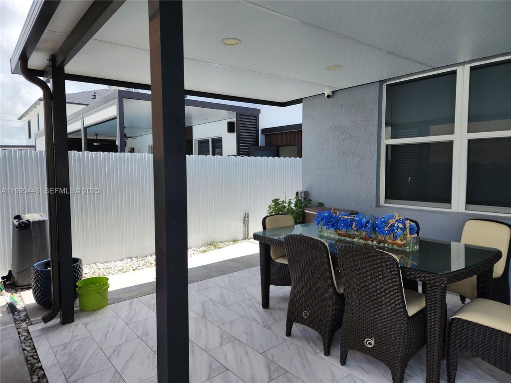 Image 33 of property listing at 27861 SW 134th Ct, Homestead, FL 33032