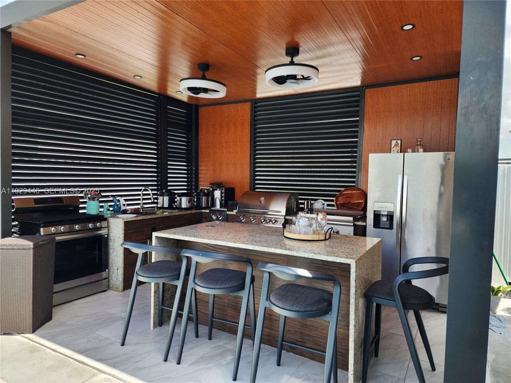 Image 35 of property listing at 27861 SW 134th Ct, Homestead, FL 33032