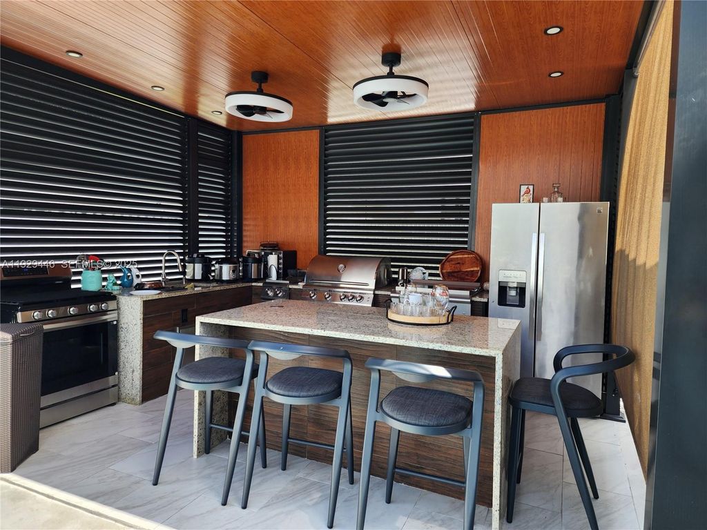 Image 37 of property listing at 27861 SW 134th Ct, Homestead, FL 33032