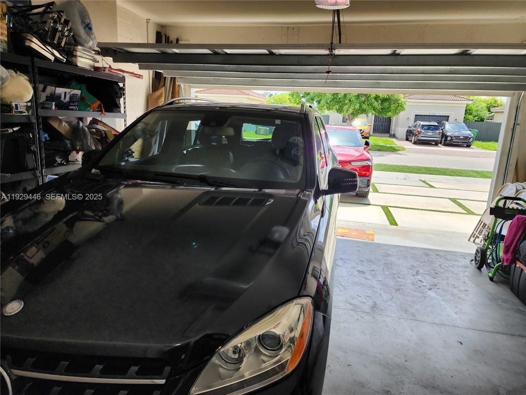 Image 6 of property listing at 27861 SW 134th Ct, Homestead, FL 33032