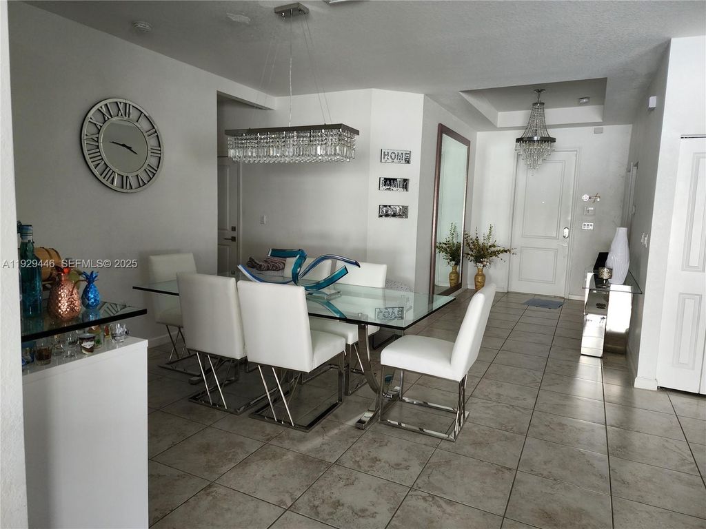 Image 9 of property listing at 27861 SW 134th Ct, Homestead, FL 33032