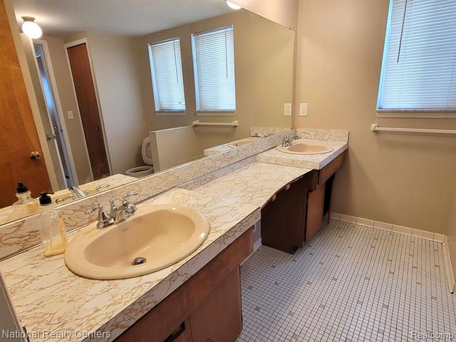 36778 Wayne Drive, Sterling Heights, MI 48312